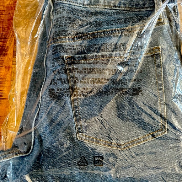 Old navy Courtney loose med jeans size 8 NWT - Picture 1 of 4